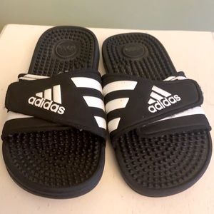 Boys Adidas slide sandals